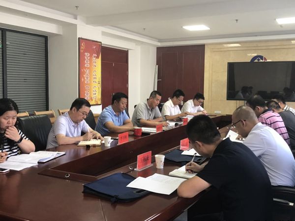 農(nóng)業(yè)發(fā)展銀行平?jīng)龇中信c平?jīng)鲢垂九e行合作座談交流會(huì)(圖2) 農(nóng)業(yè)發(fā)展銀行平?jīng)龇中信c平?jīng)鲢垂九e行合作座談交流會(huì)(圖2)