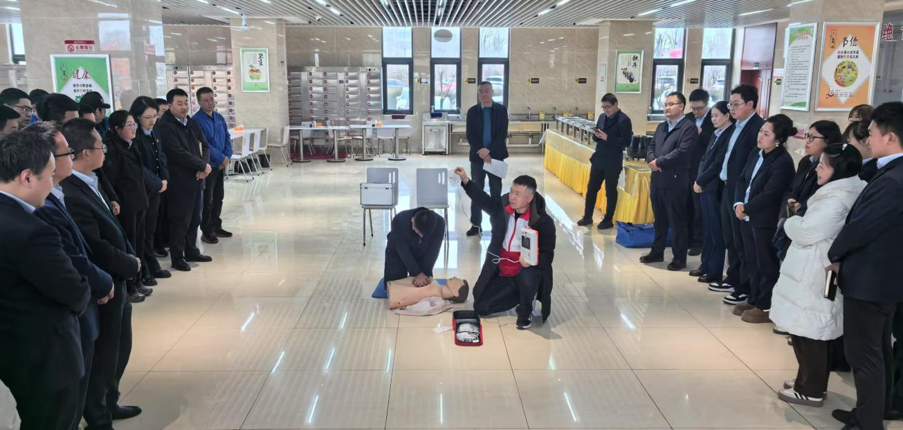 寒冬送溫暖 真情暖人心——市紅十字會(huì)機(jī)關(guān)黨支部與市產(chǎn)投集團(tuán)公司黨委聯(lián)合開展主題黨日活動(dòng)(圖3) 寒冬送溫暖 真情暖人心——市紅十字會(huì)機(jī)關(guān)黨支部與市產(chǎn)投集團(tuán)公司黨委聯(lián)合開展主題黨日活動(dòng)(圖3)